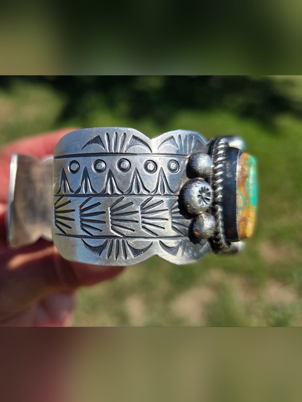 Stunning Navajo Made Royston Turquoise Sterling Silver Cuff - Picture 5 of 15